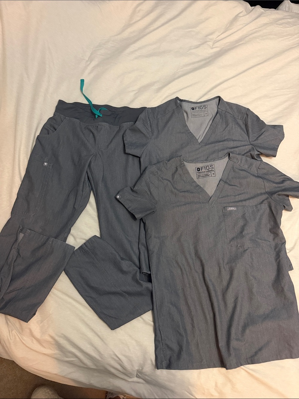 Figs Women Gray Scrub Set with Teal Drawstring